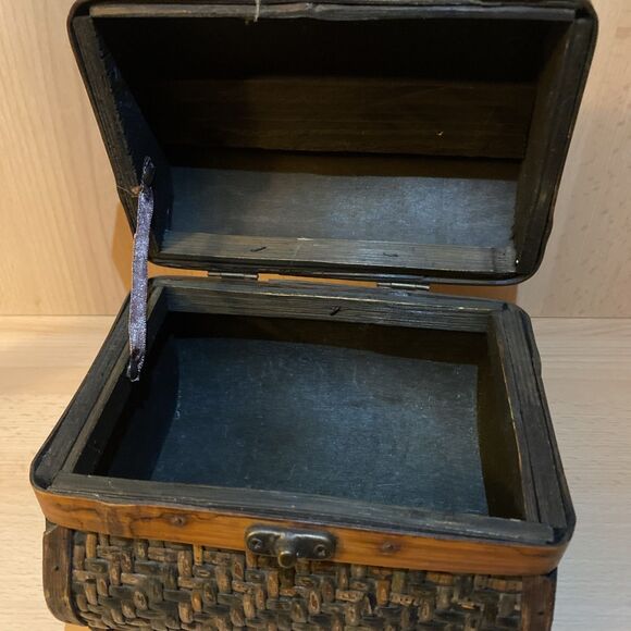 Wooden Woven Bamboo Hinged Lock Jewelry Keepsake Box Home Decor - Picture 3 of 10